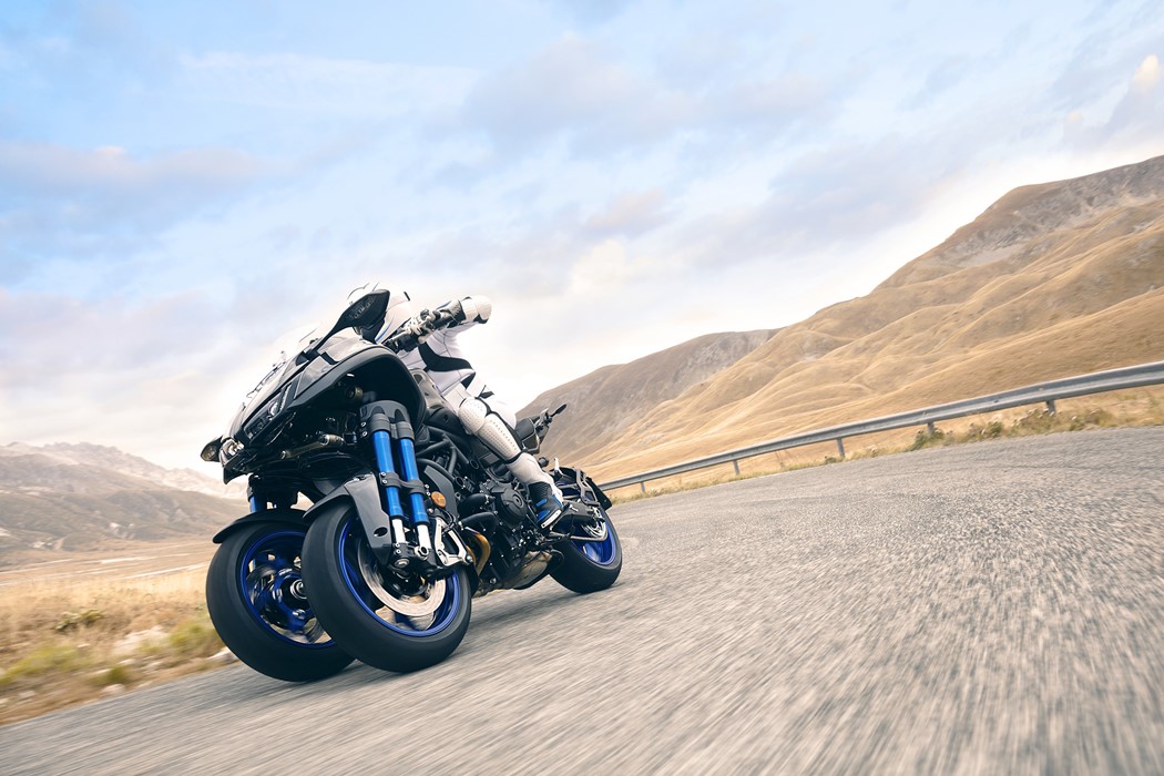 Yamaha Niken usa tecnologia LWM, na qual as duas rodas dianteiras se inclinam como em uma moto