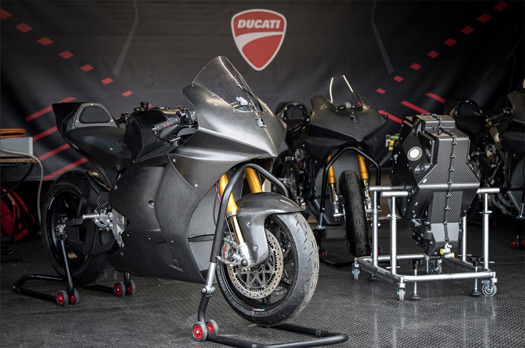Ducati apresenta sua primeira moto elétrica para corridas da MotoE em 2023  , corridas de moto gp 2023 
