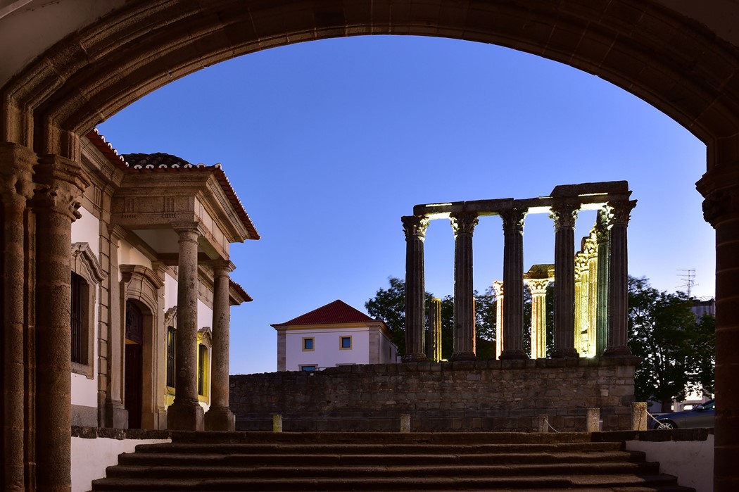 Évora