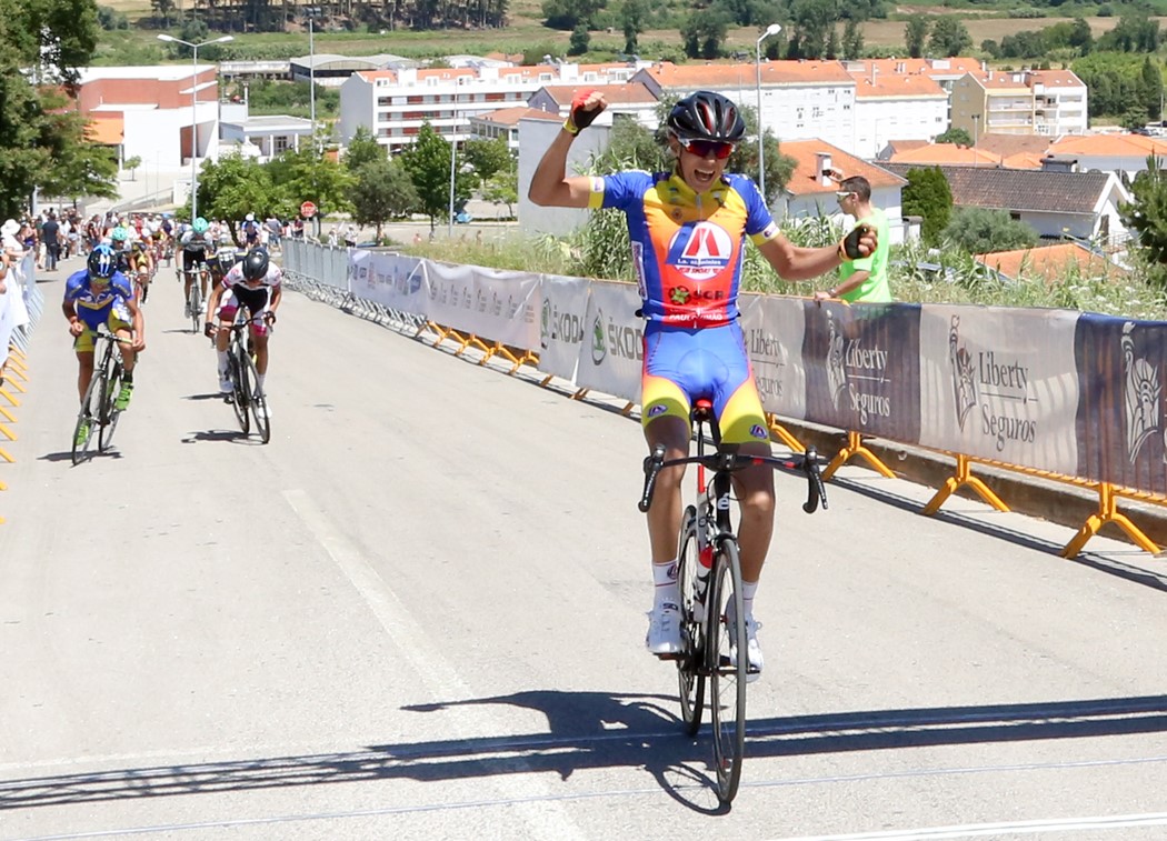 Roberto Caixas vence a 1ª etapa da Volta a Portugal de Cadetes Liberty Seguros