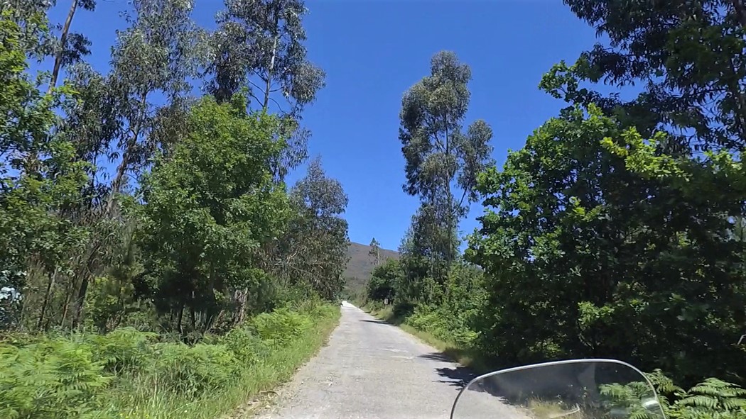Início do caminho para a Serra da Arada