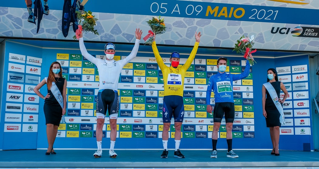 Jarrad Drizners, Sam Bennett e Jon Irisarri