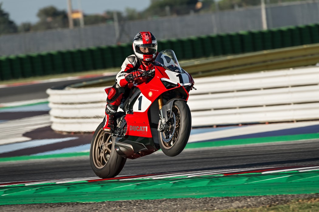 Carlin Dunne falece durante a Pikes Peak International Hill Climb - Ducati  - Notícias - Andar de Moto