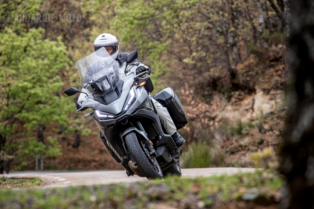 Do desempenho geral da NT1100, fica a convicção de esta ser uma moto do mundo real...