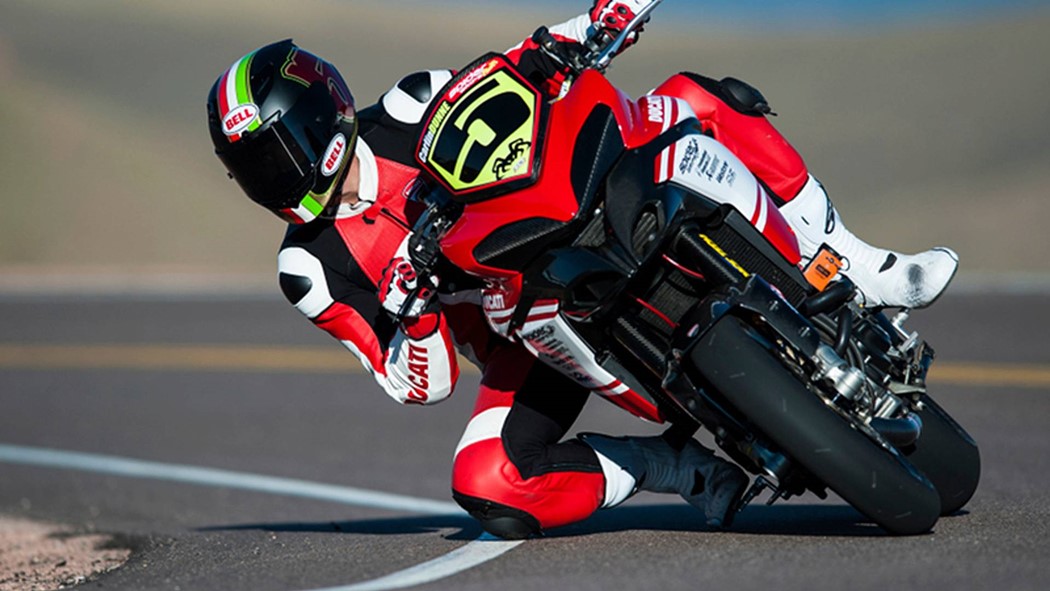 Carlin Dunne tornou-se no primeiro piloto de moto a baixar da barreira dos 10 minutos em Pikes Peak