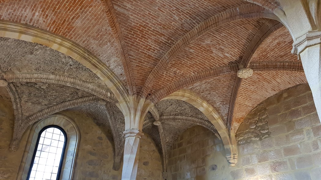 Mosteiro de Flor da Rosa - Pormenor das abóbodas.jpg