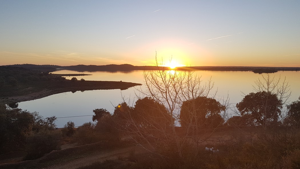Por do sol sobre o Alqueva