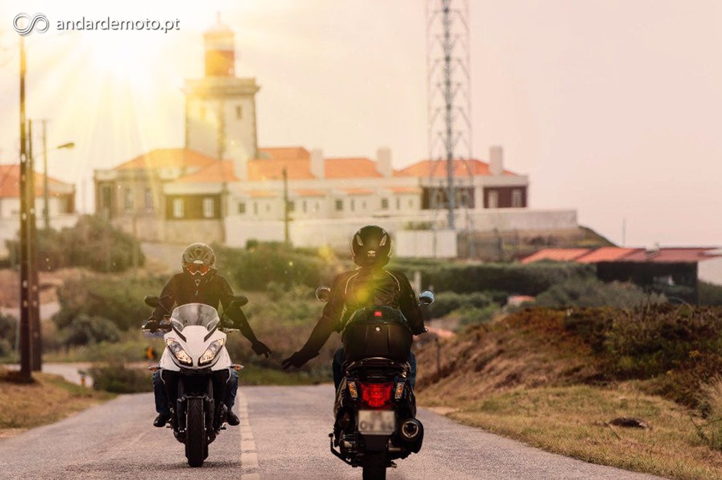 quando ando na minha mota “a sério” os outros cumprimentam-me e quando vou de scooter nem o tradicional cumprimento fazem