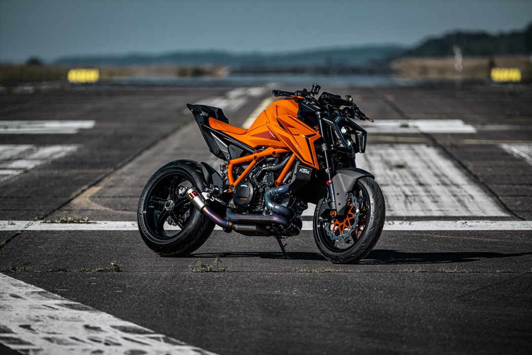KTM 1390 Super Duke R e 1390 Super Duke R EVO - MotoNews - Andar