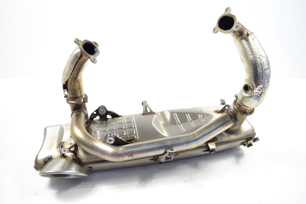 Linha de escape da KTM RC8R