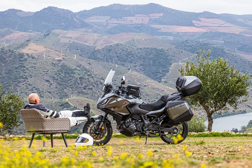 Um lauto almoço aguardava os Test Riders em Foz Côa...