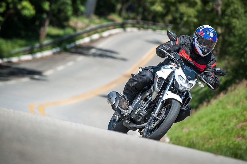 No geral, Fazer 250 ABS 2018 tem comportamento mais esportivo que a geração anterior