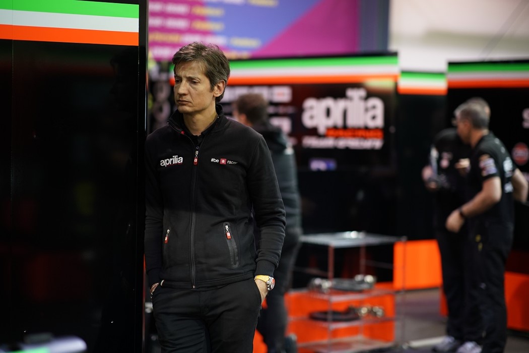 Massimo Rivola está a tentar dar a volta aos problemas da Aprilia Racing, mas as coisas parecem não melhorar como era suposto