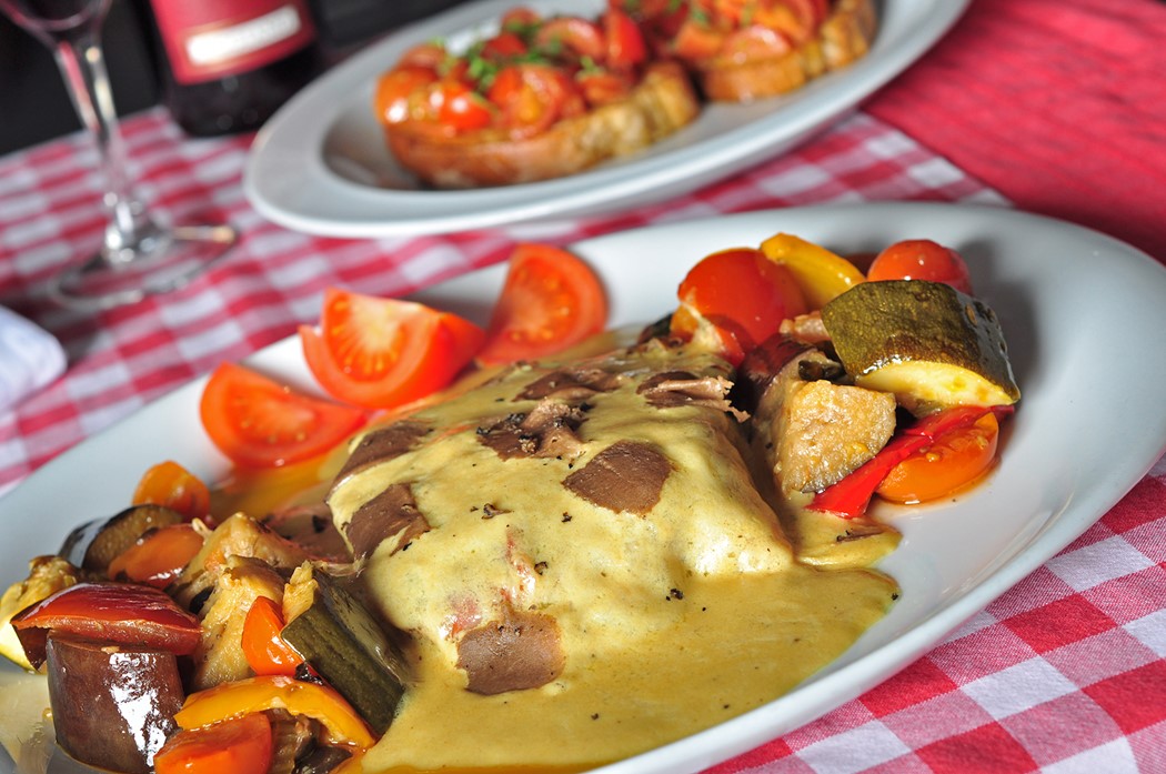 Tavola Calda - Filetto Alla Rossini © Maria Mattos