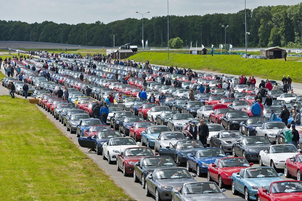 Mazda MX-5 Roadster parade world record Lelystad, 2013