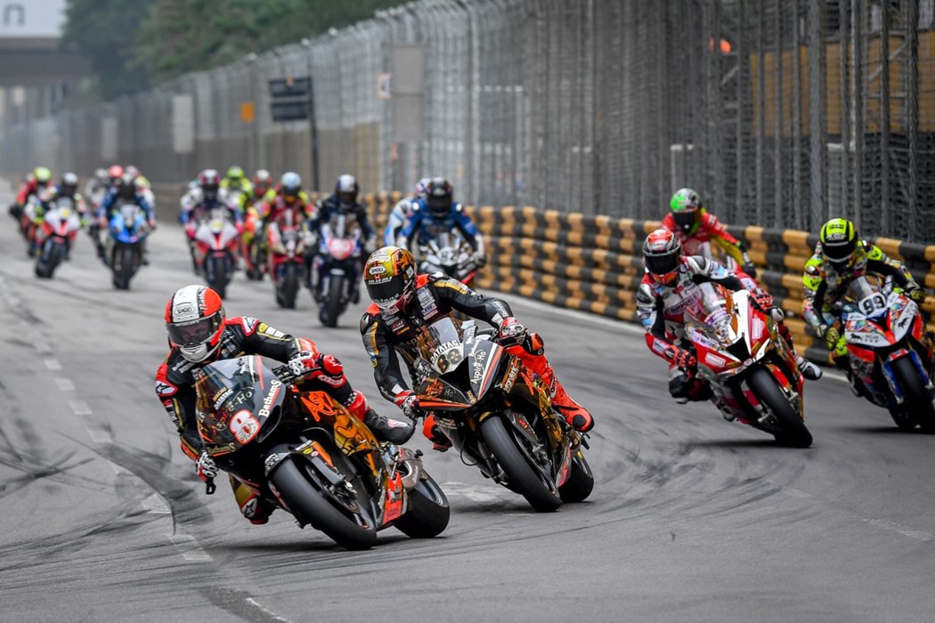 Rutter (8) começou por liderar