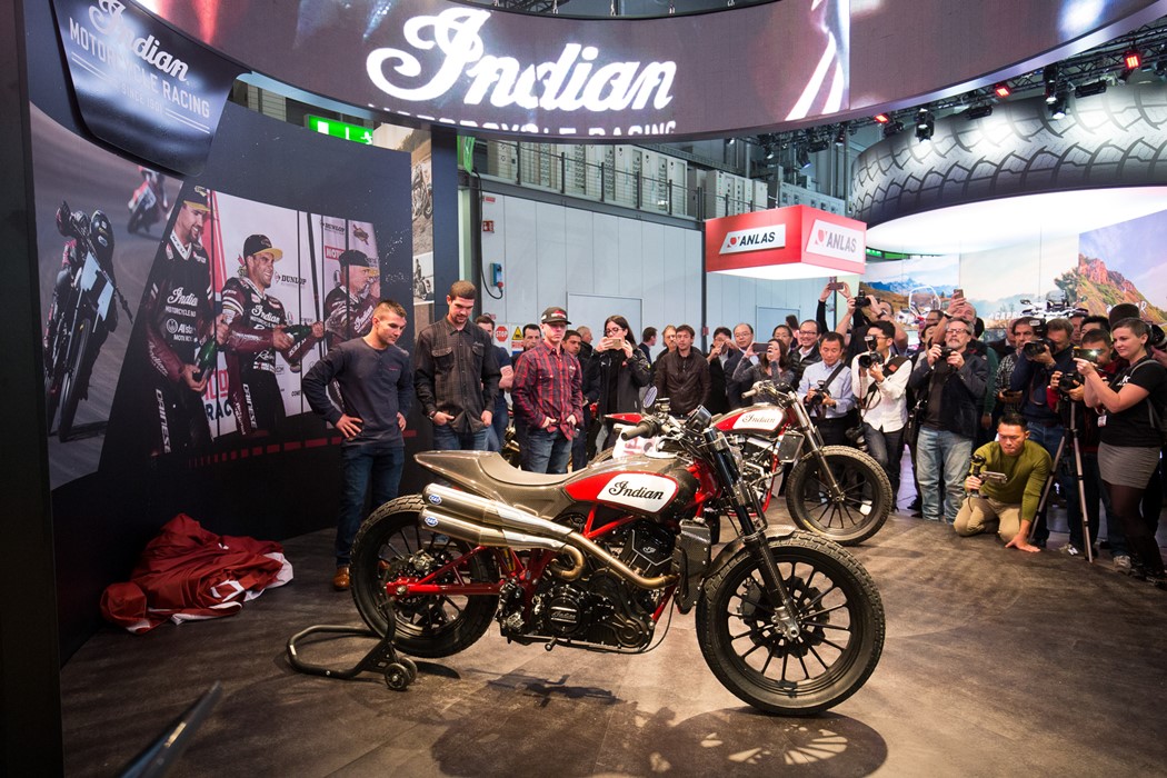 Fãs da Indian constroem Super Scout retrô com moto turbo - MOTOO