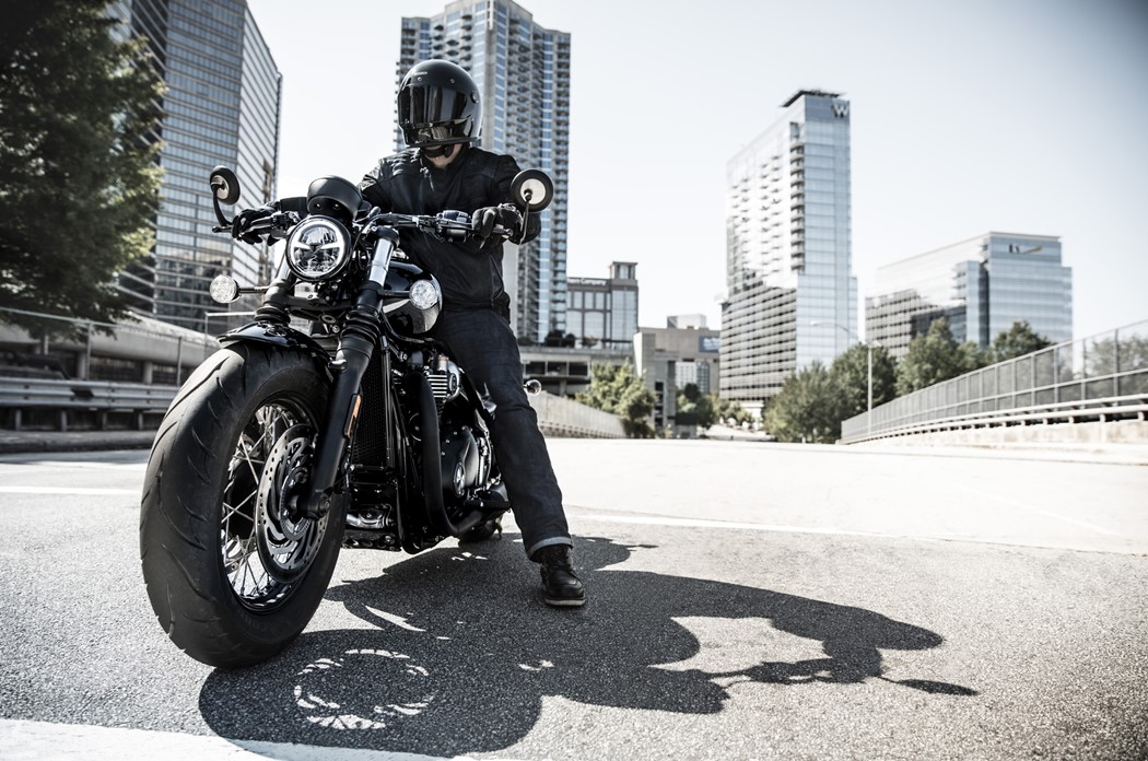 A nova geração da Bonneville Bobber recebeu melhorias estéticas e ciclísticas