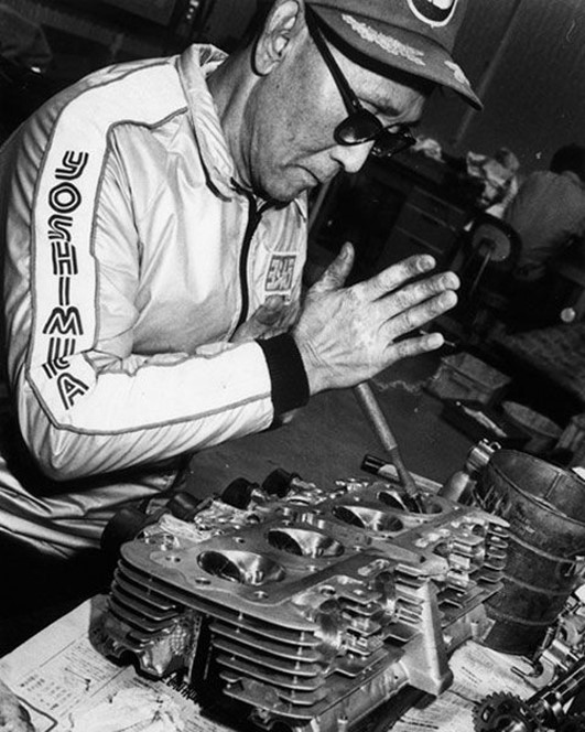 A rodar válvulas...