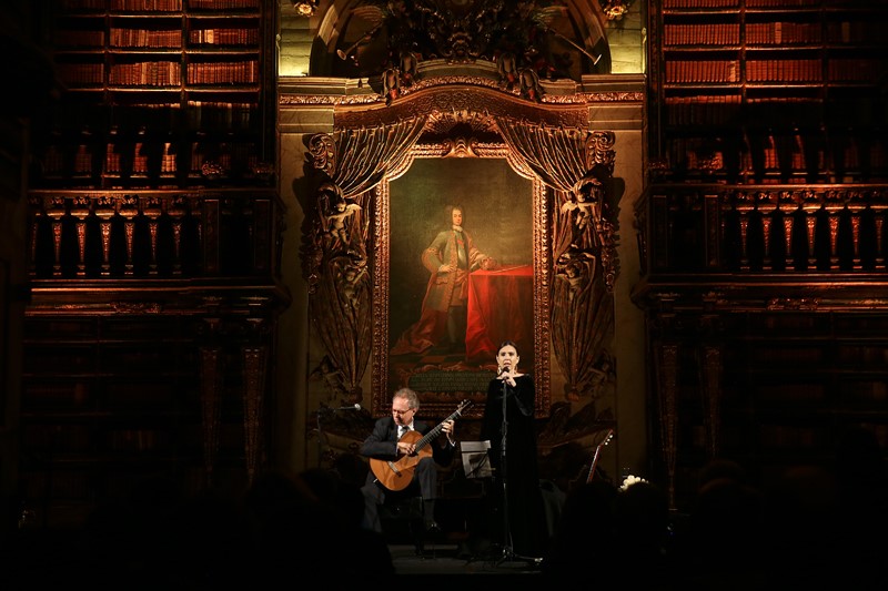 Adriana Calcanhoto e Arthur Nestrovski © Vera Moutinho / Público