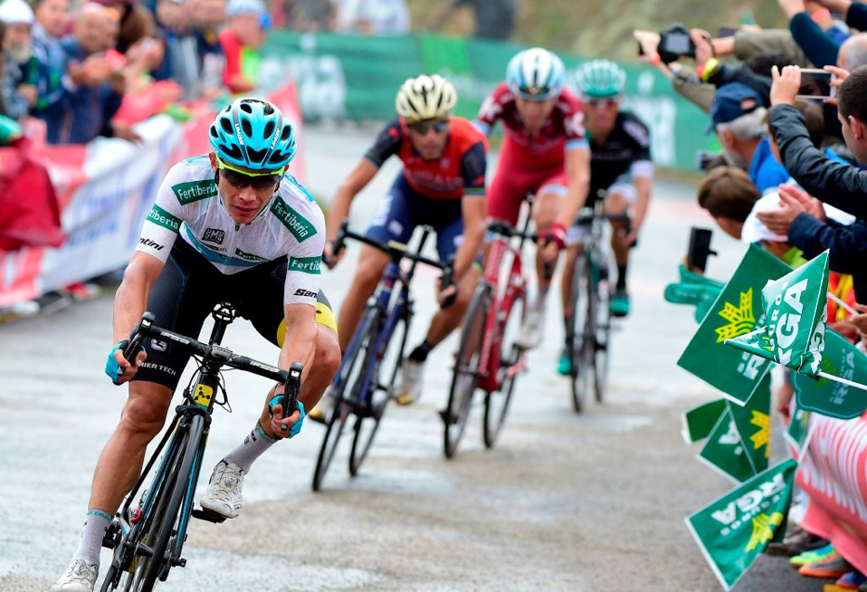 Miguel Ángel López, na frente da corrida, durante uma etapa da Vuelta2017. Créditos de foto: Jose Jordan/AFP/Getty Images