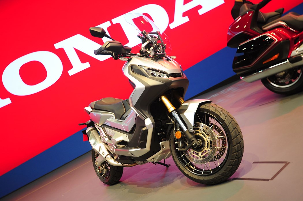 SUV em duas rodas: misto de scooter e aventureira, Honda X-ADV anda até na terra.Preço é de R$52.500