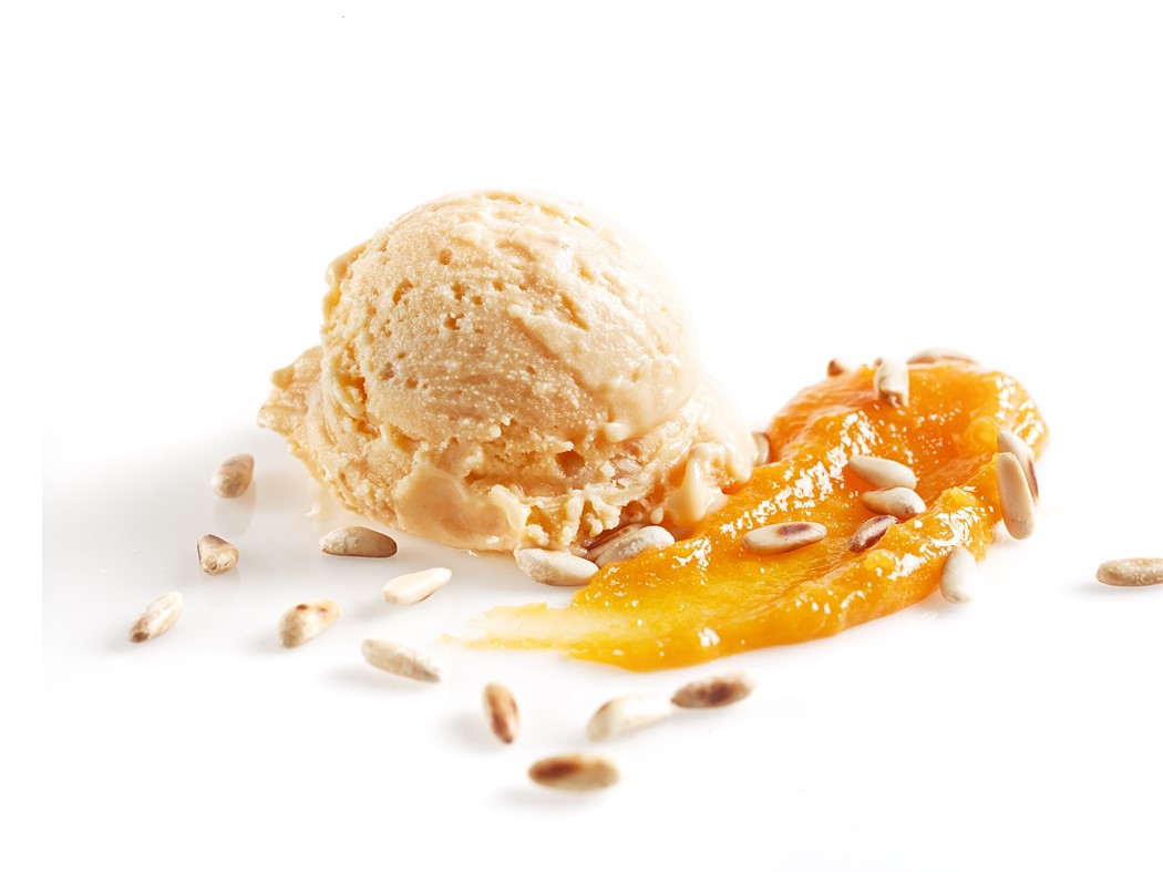 Doce de Ovo com Pinhão