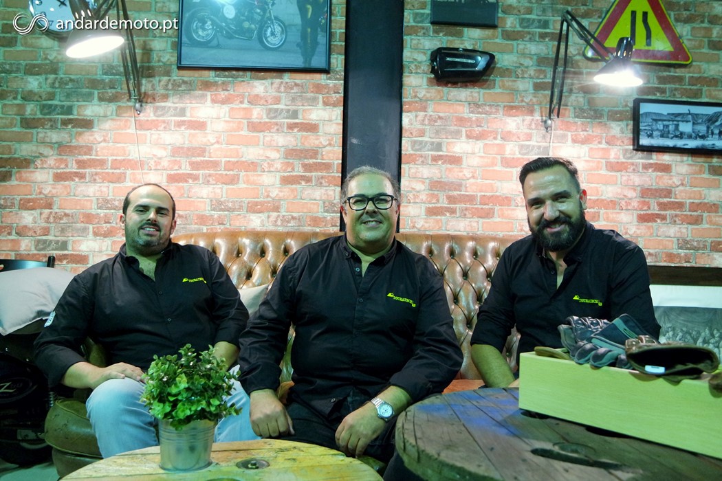 Os três responsáveis por este projecto: Filipe Elias, Paulo Lobato e Hugo Ramos - cansados mas felizes, no dia da inuaguração.