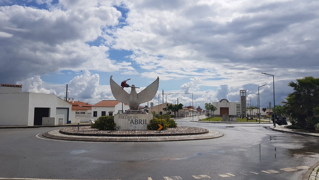 Oriola - Monumento ao 25 Abril