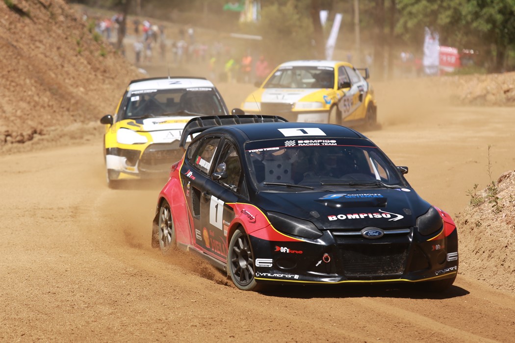 Joaquim Santos (Ford Focus), seguem-no Pedro Matos e Ana Matos