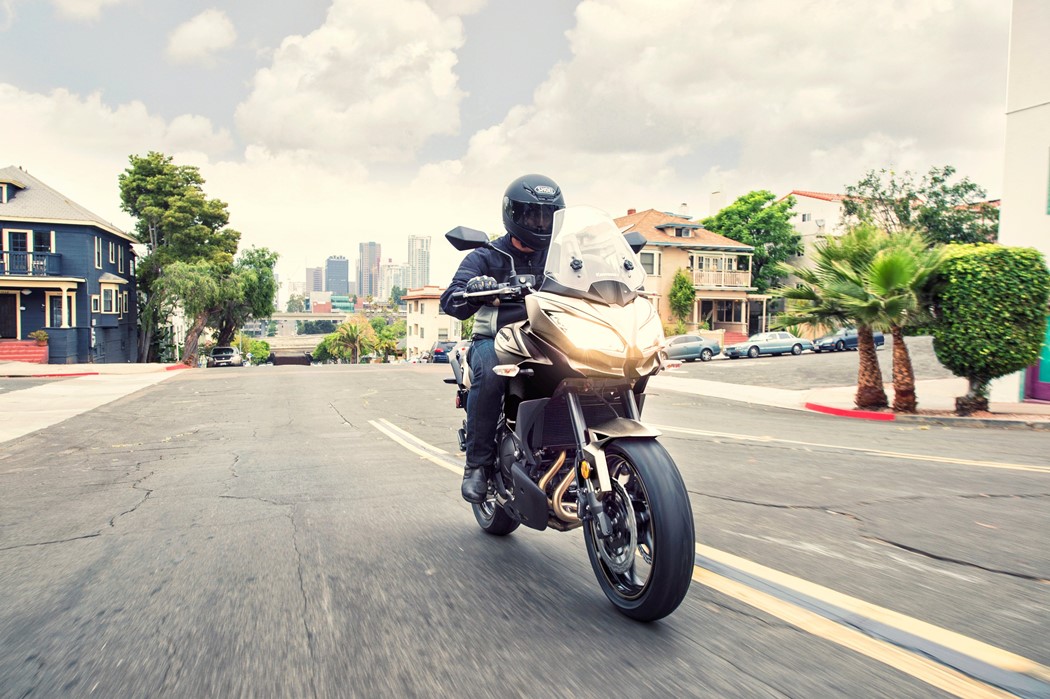 Versys 650 - em ação na cidade  Kawasaki BR - VGCOM 