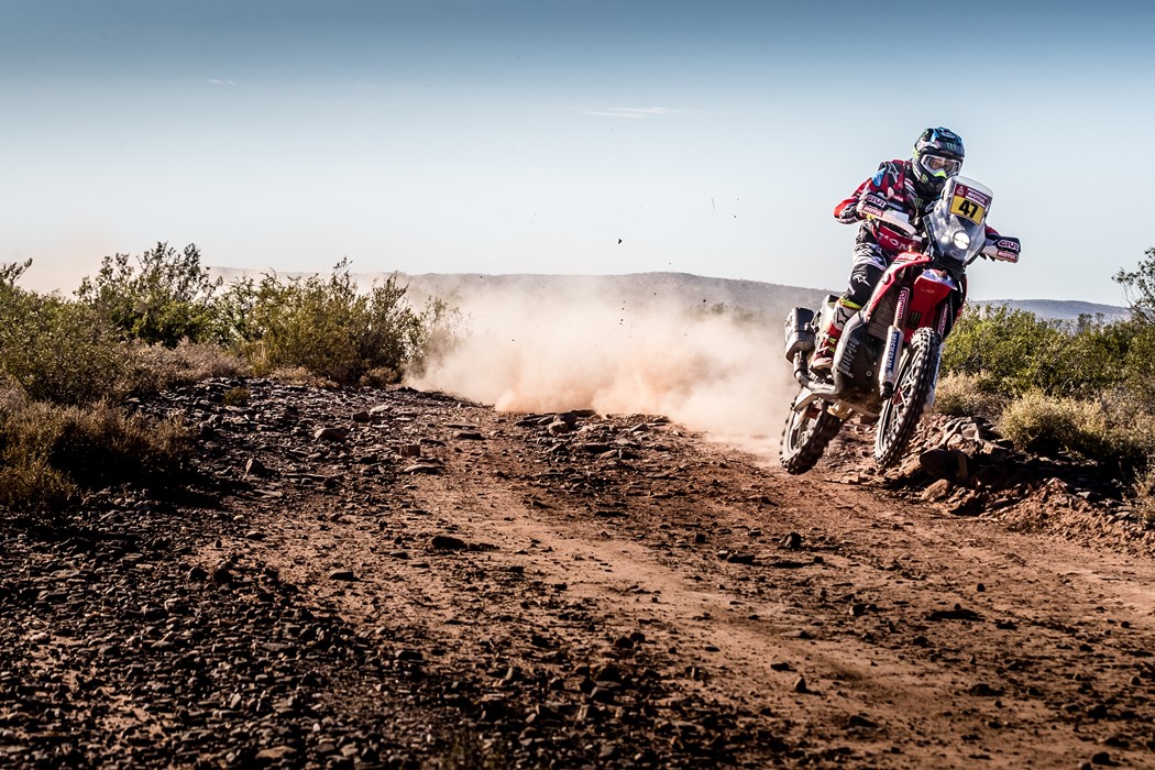Benavides venceu, finalmente, uma etapa no Dakar, mas não evita vitória da KTM e de Walkner