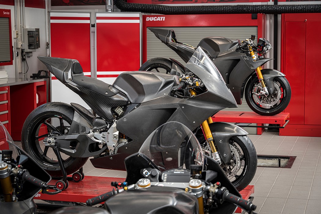 Ducati faz os primeiros testes com moto elétrica