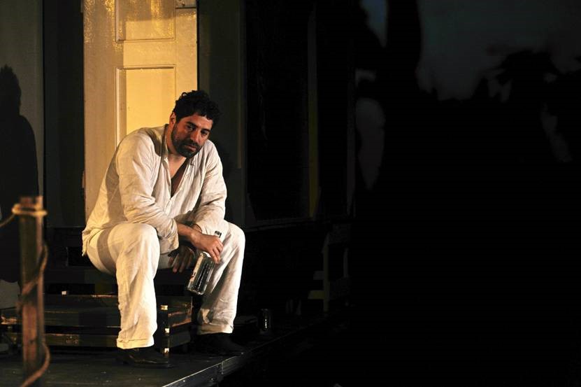 Nuno Lopes em "A noite da iguana", de Tennessee Williams, com encenação de Jorge Silva Melo.