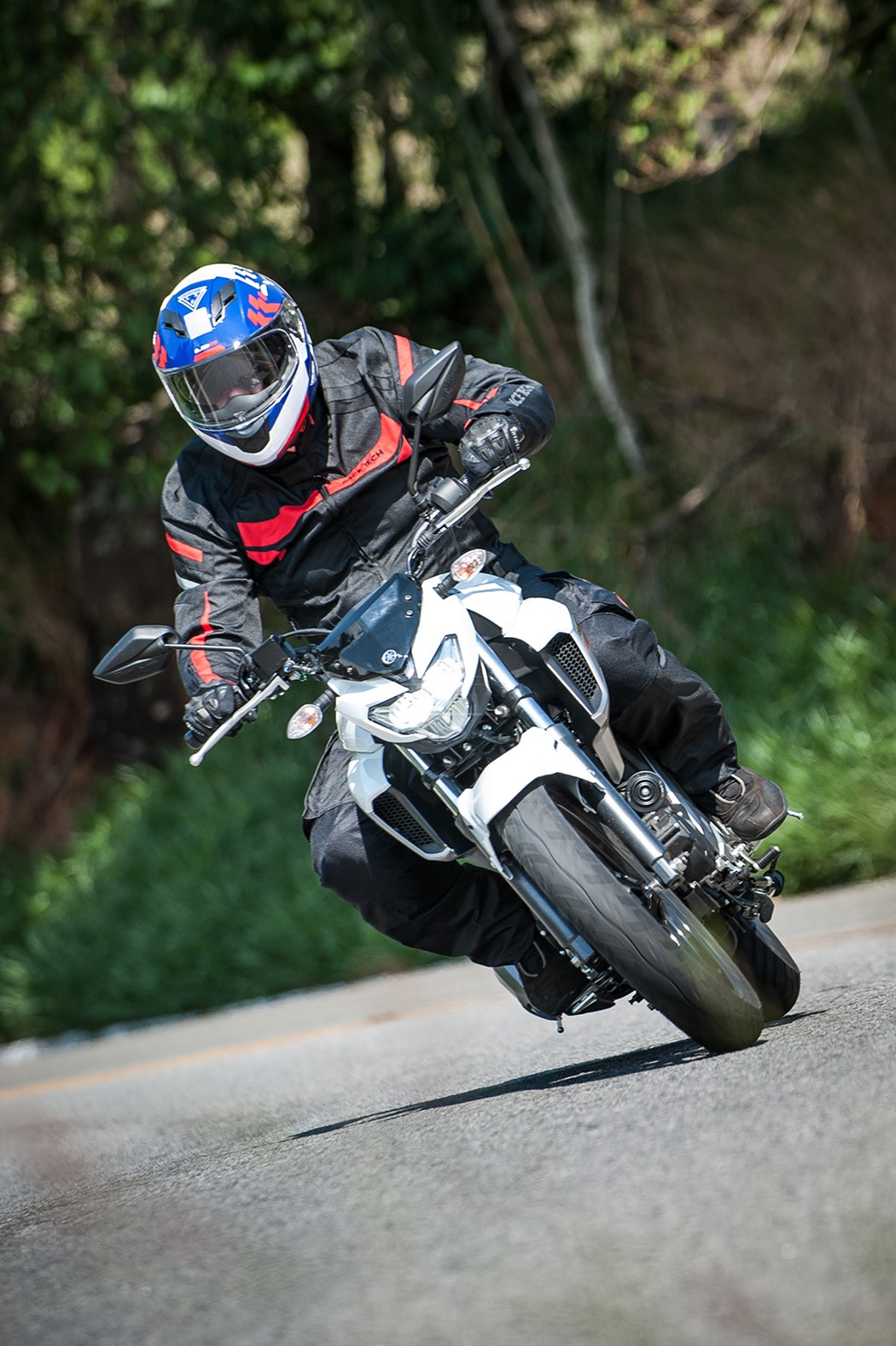 Com nova geometria, Fazer 250 ABS ficou mais obediente na entrada de curvas