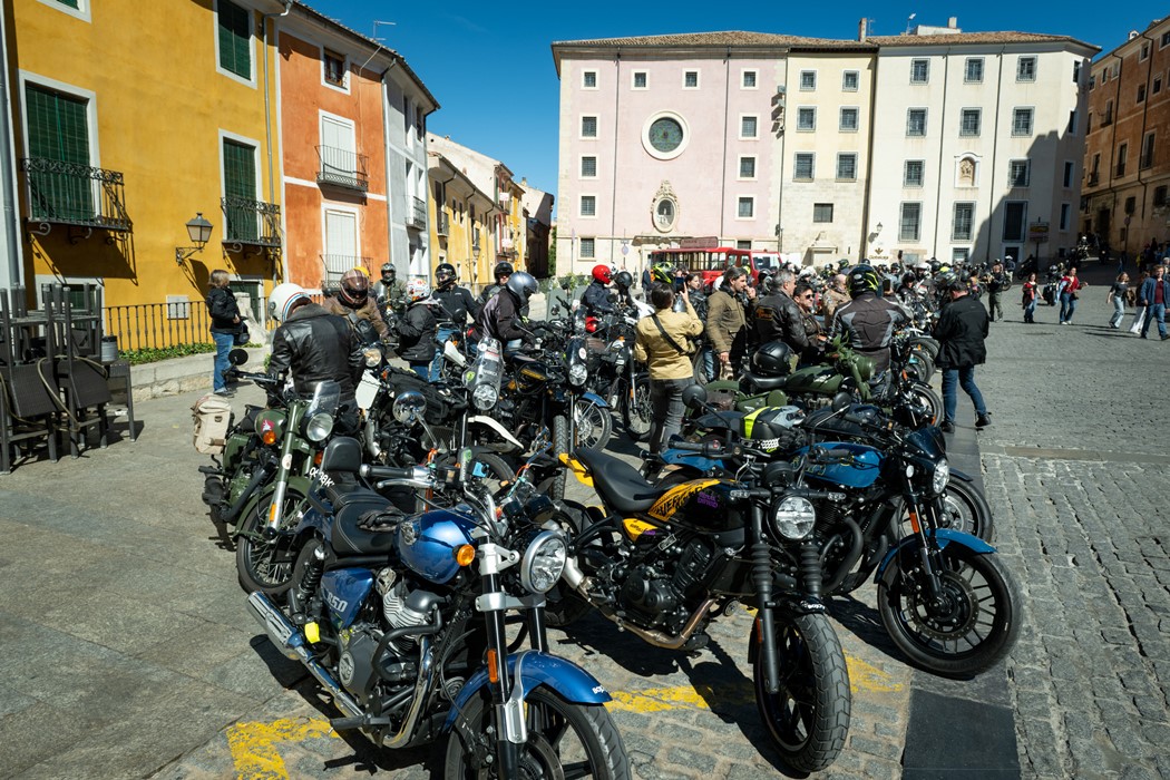 Royalistas na Praza Maior de Cuenca