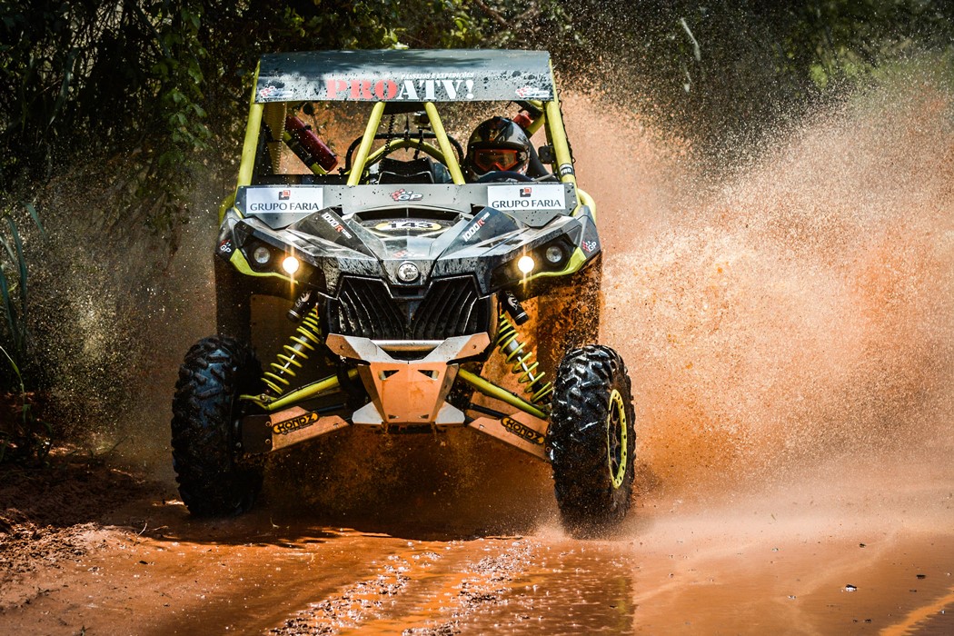 Velocidade e técnica ao longo 300 quilômetros de roteiro  (Nelson Santos Júnior/Photo Action)