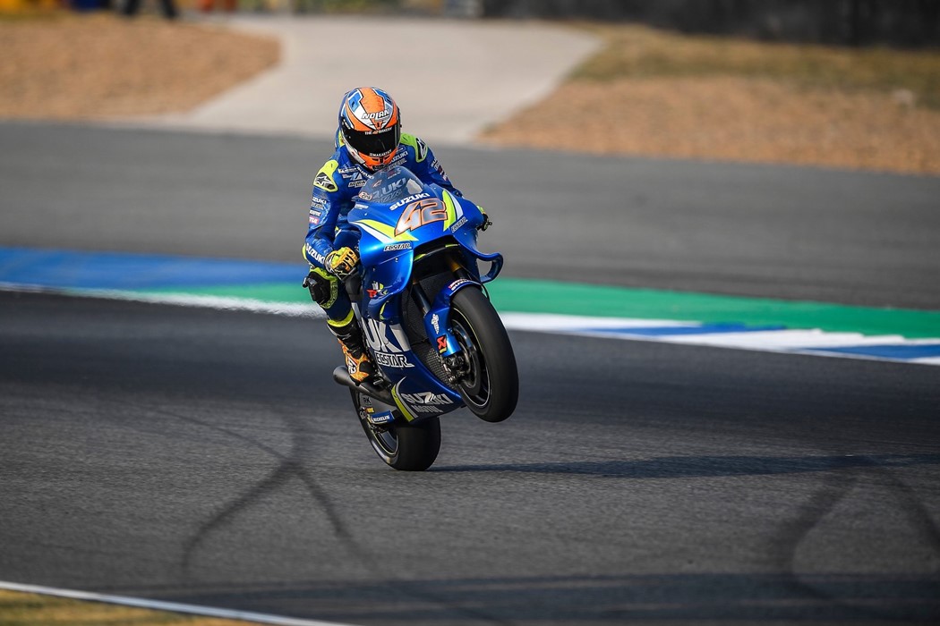 Alex Rins (na imagem) e Andrea Iannone estrearam carenagens aerodinâmicas nas Suzuki GSX-RR