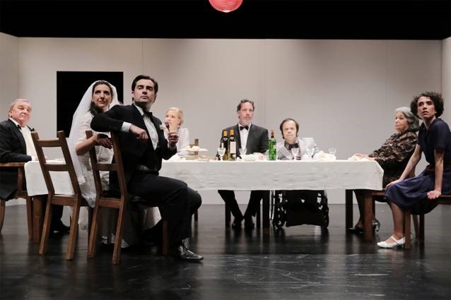 "A boda", de Bertolt Brecht, com encenação de Ricardo Aibéo   