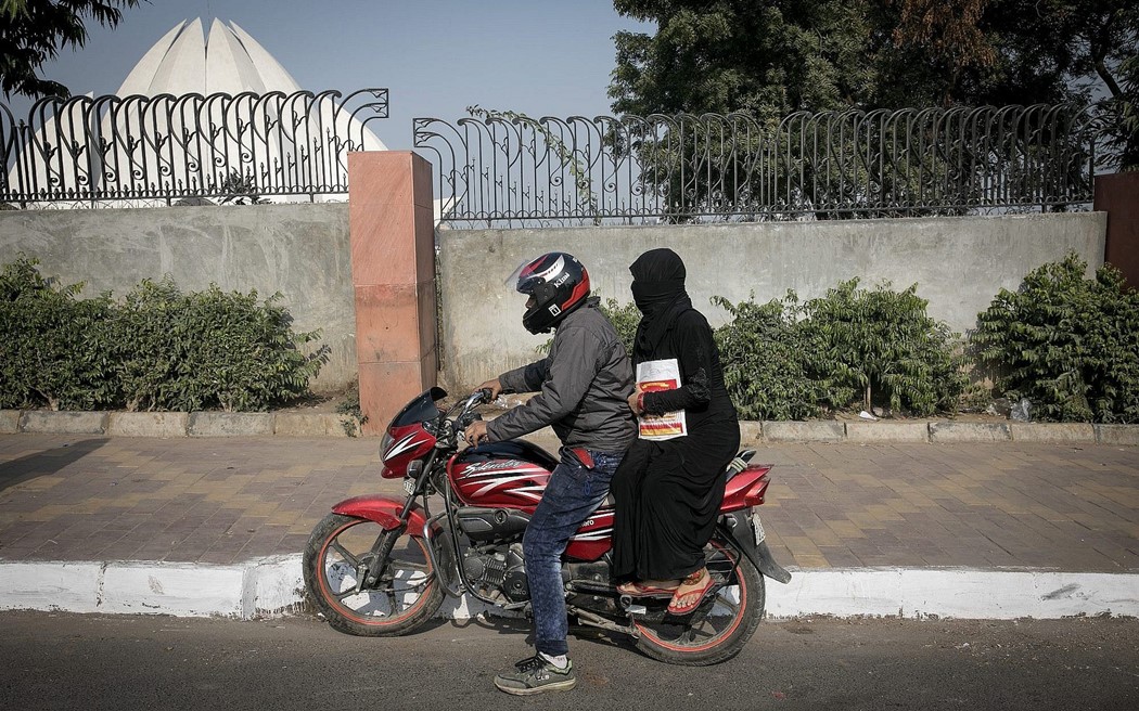 Mulheres sauditas podem guiar motas e camiões