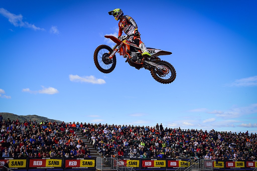 Cairoli continua a dominar