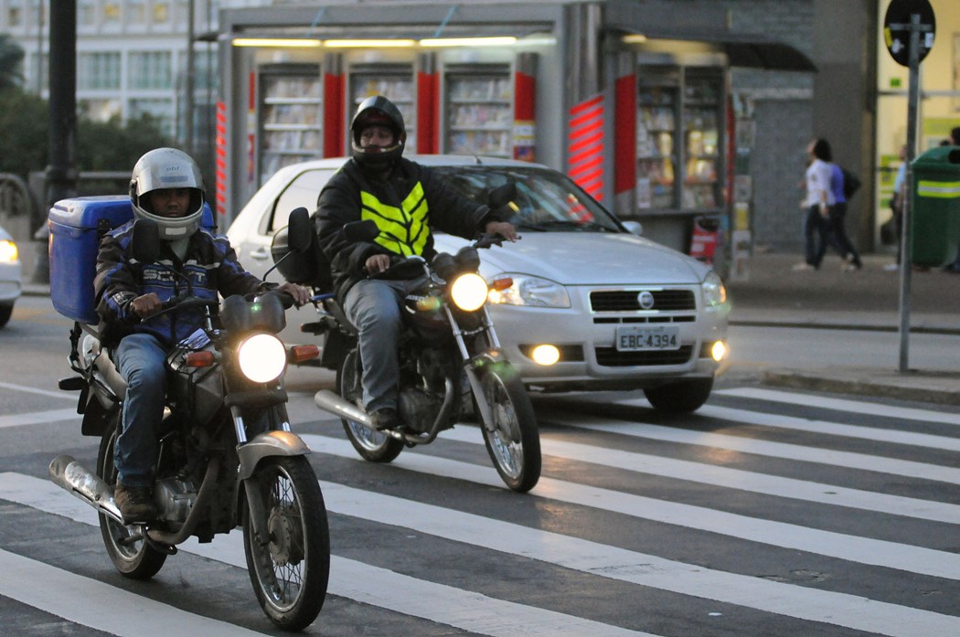 Motofretistas rodam muitos quilômetros e trocam os pneus a cada quatro, cinco meses