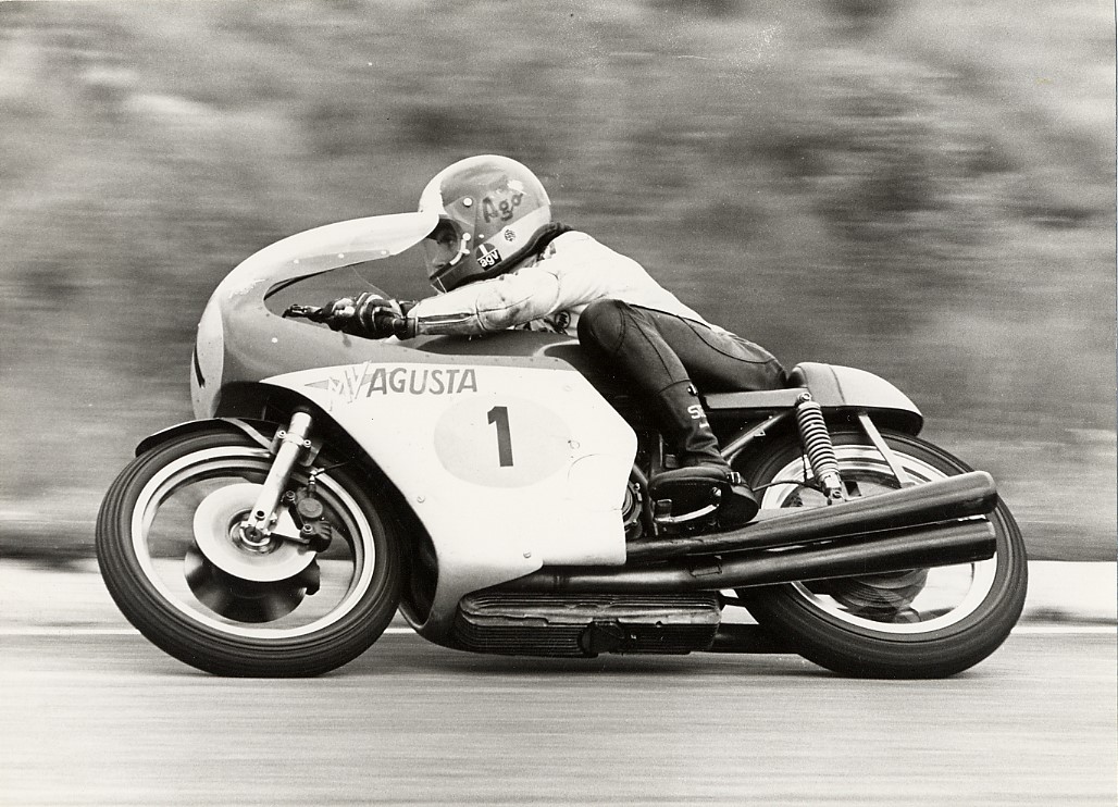 Giacomo Agostini - 13 títulos mundiais na classe raínha