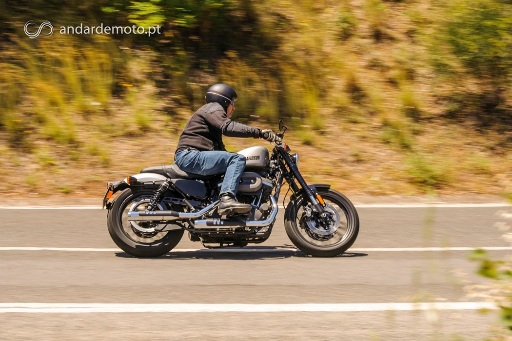 A XL1200CX Roadster recentemente testada pelo www.andardemoto.pt
