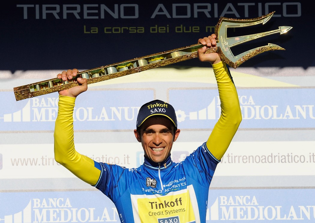 Alberto Contador com o tridente de campeão na edição de 2014. Créditos de foto: Getty Images/ Giuseppe Bellini
