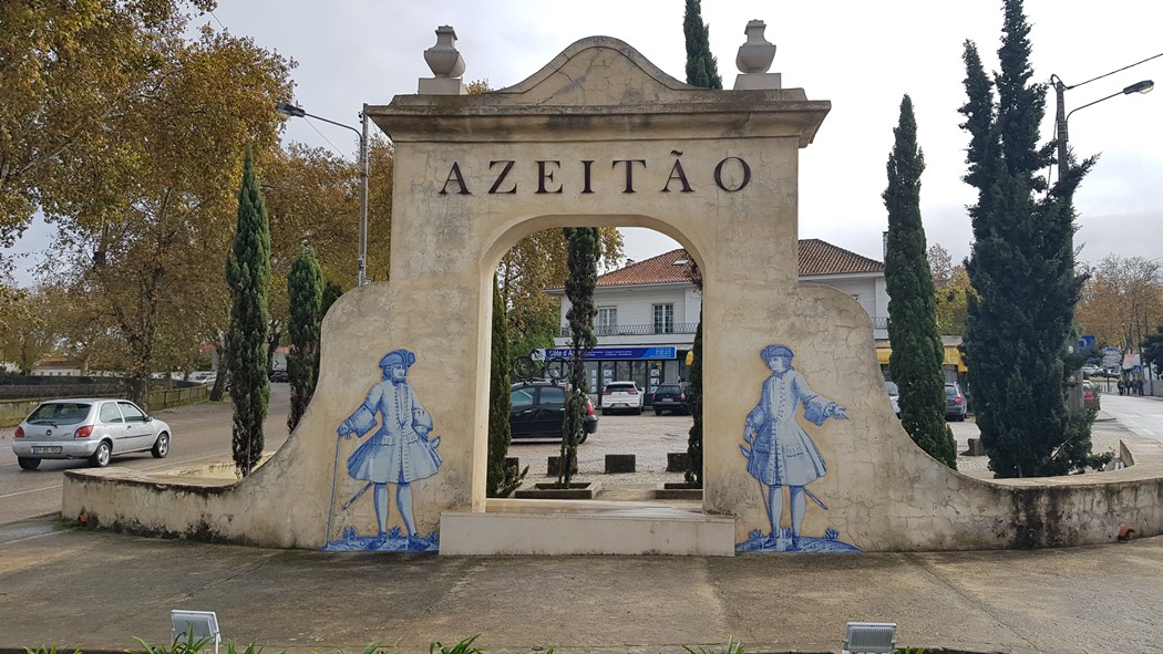Entrada de V. Nogueira de Azeitão