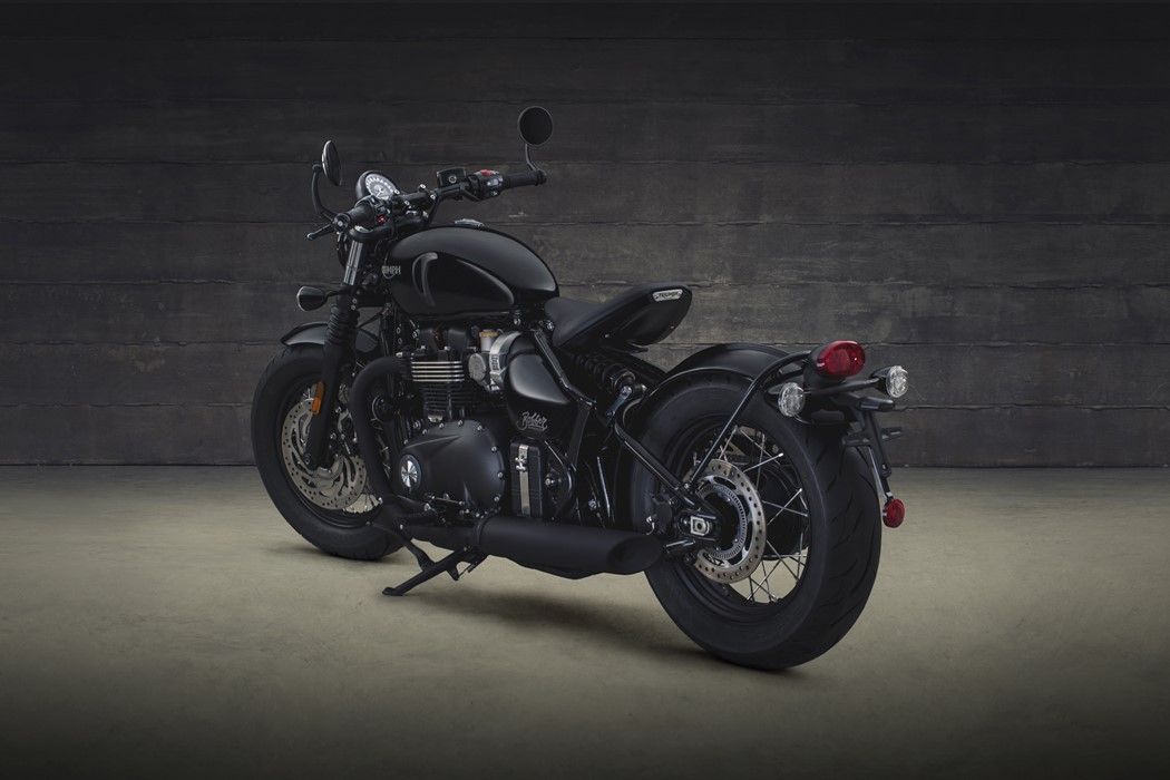 A mais nova integrante da família Bonneville 1200, a Bobber Black foi apresentada na Inglaterra