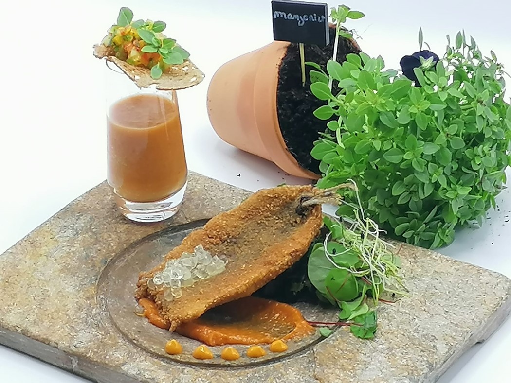Costeletas de sardinha acompanhadas de gaspacho alentejano perfumado com majarico