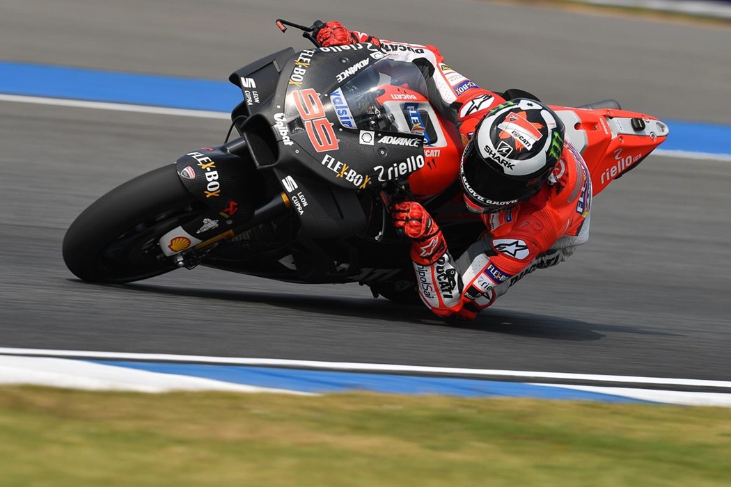 Jorge Lorenzo dominou em Sepang... mas "afundou-se" em Buriram