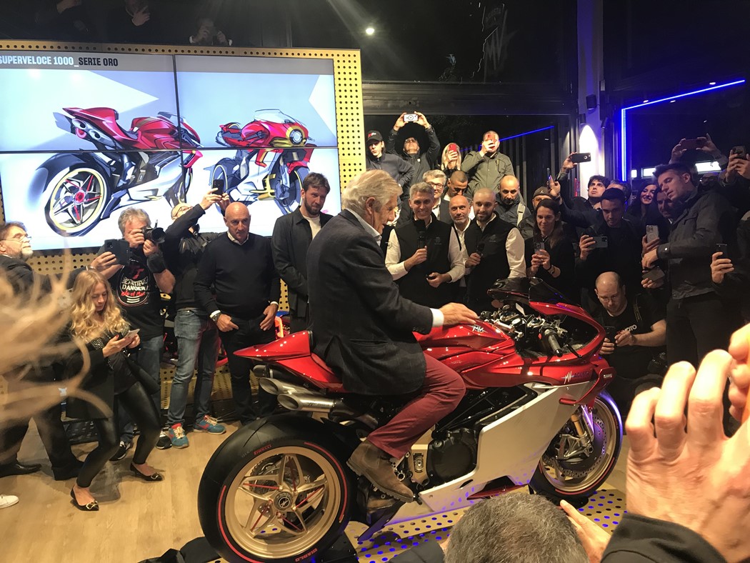 Apresentação da MV Agusta Superveloce 1000 Serie Oro com Giacomo Agostini